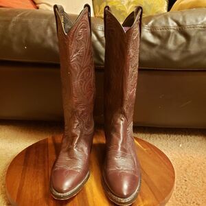 Dan Post woman’s western cowboy burgundy embroidered boots sz 6M